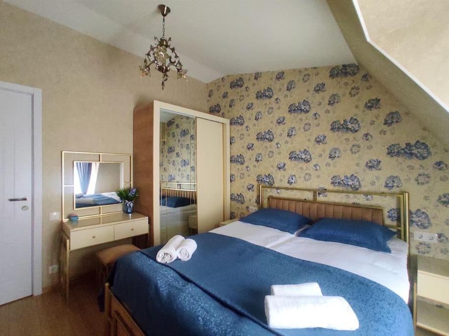 Apartment In Agmashenebeli Tbilisi Bagian luar foto